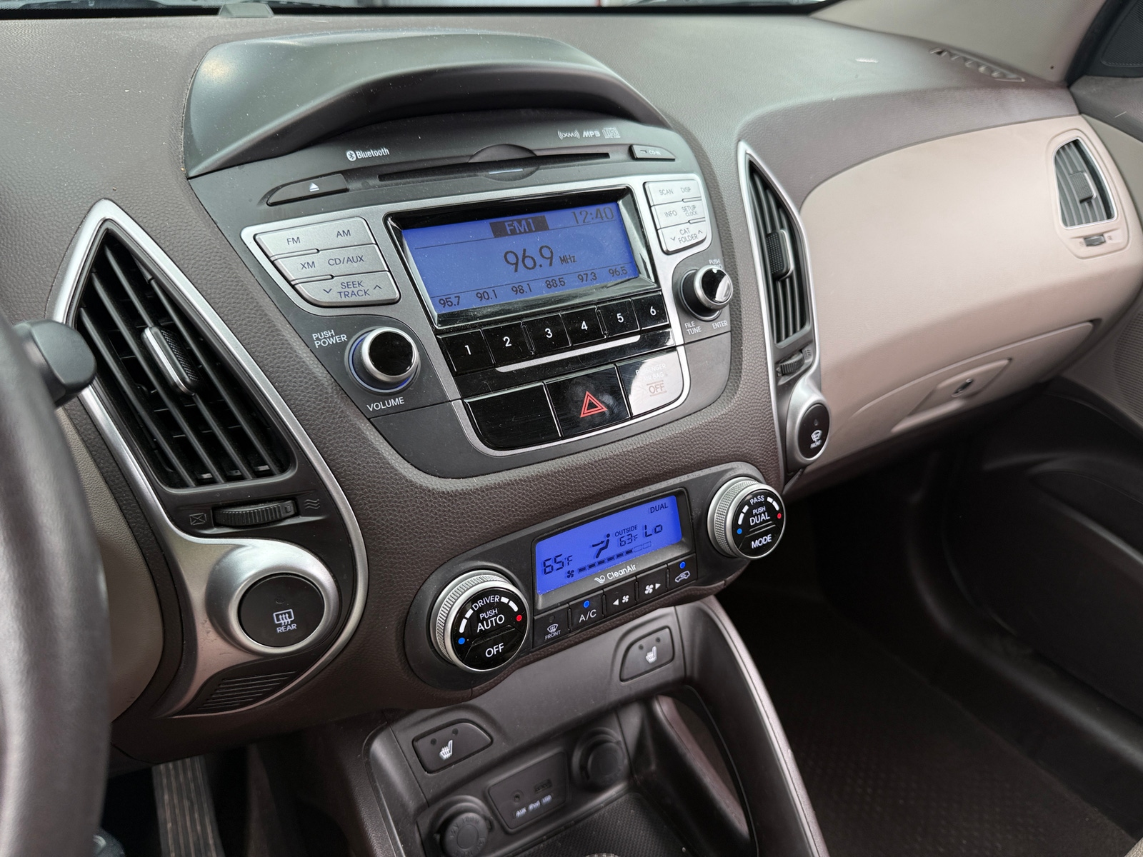 Thumbnail: 2011 Hyundai Tucson - 3