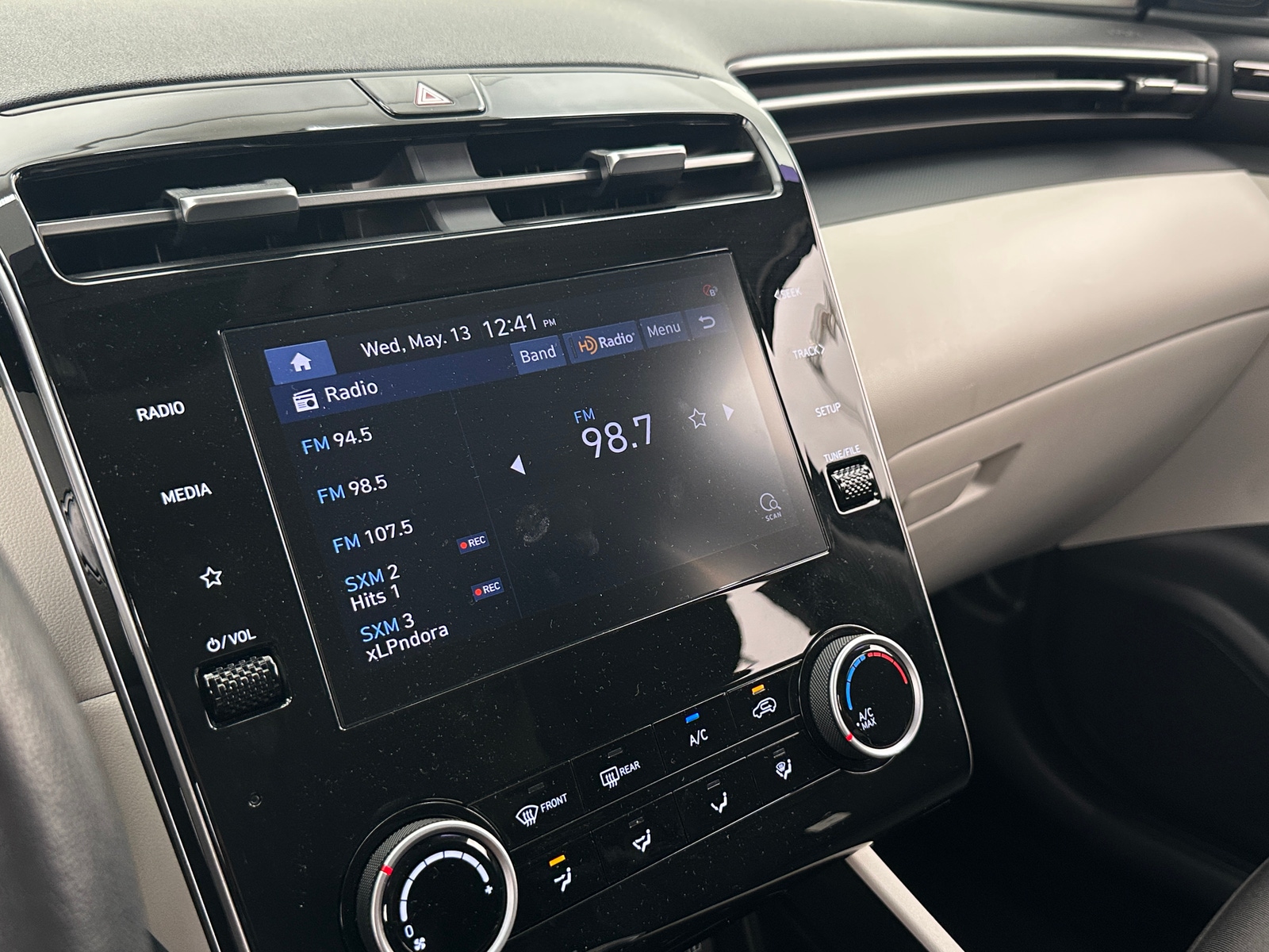 Thumbnail: 2022 Hyundai Tucson - 4