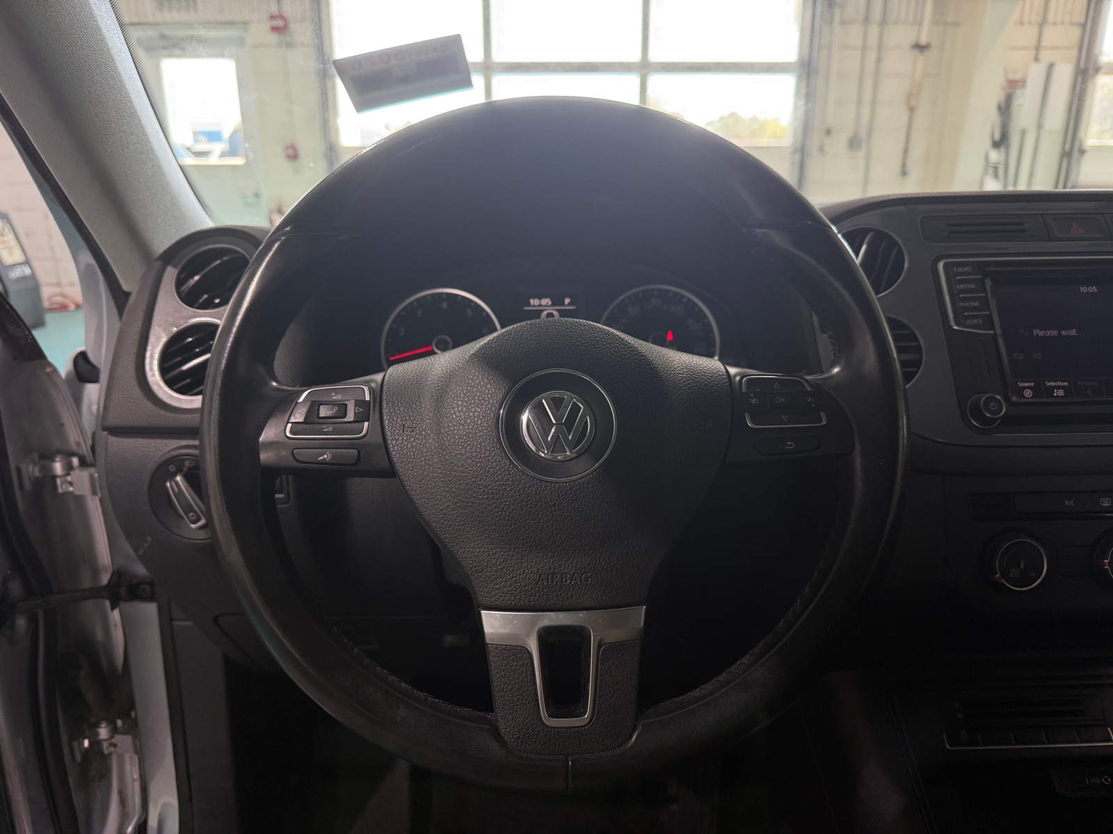 Thumbnail: 2017 Volkswagen Tiguan - 5
