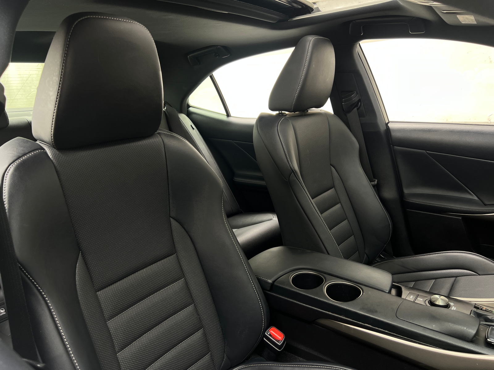 Thumbnail: 2016 Lexus IS - 2