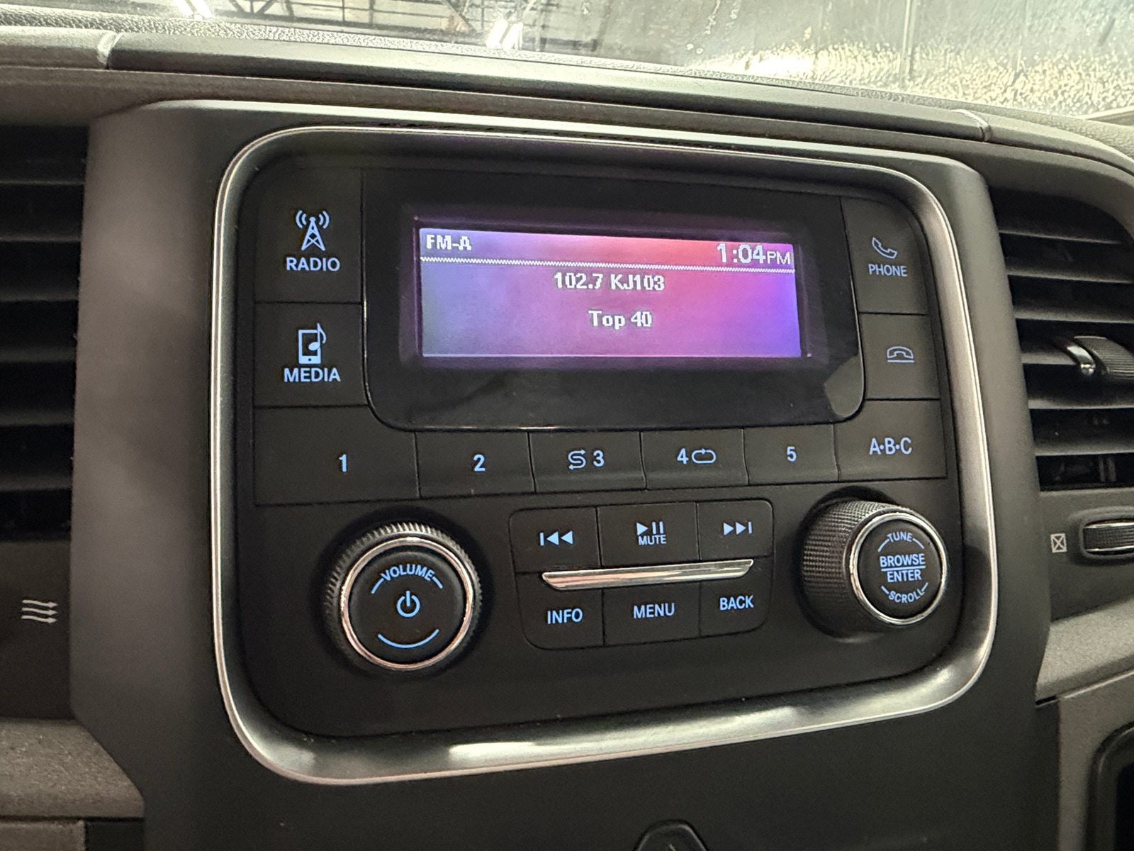 Thumbnail: 2019 RAM 1500 Classic - 4