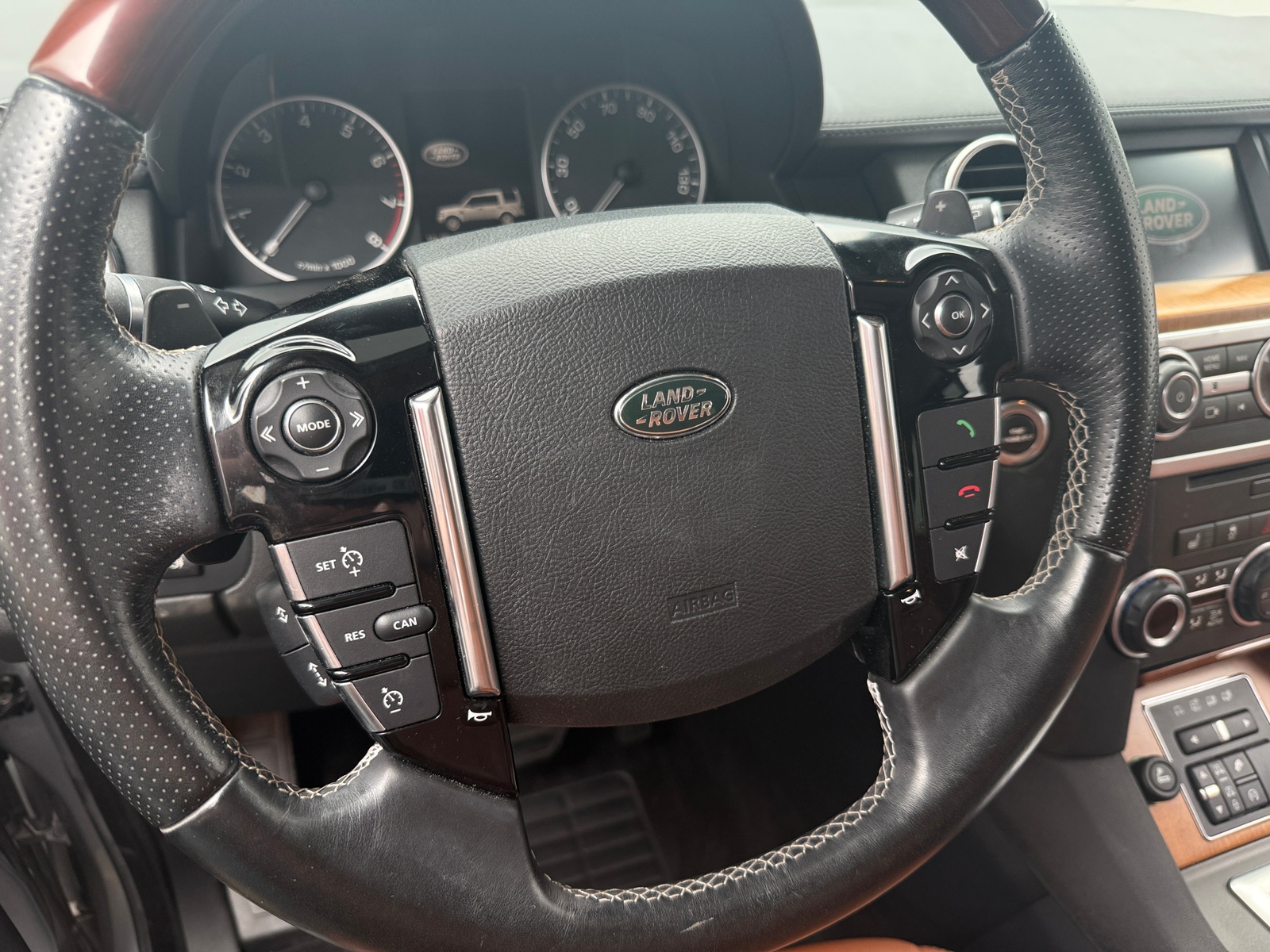 Thumbnail: 2016 Land Rover LR4 - 4