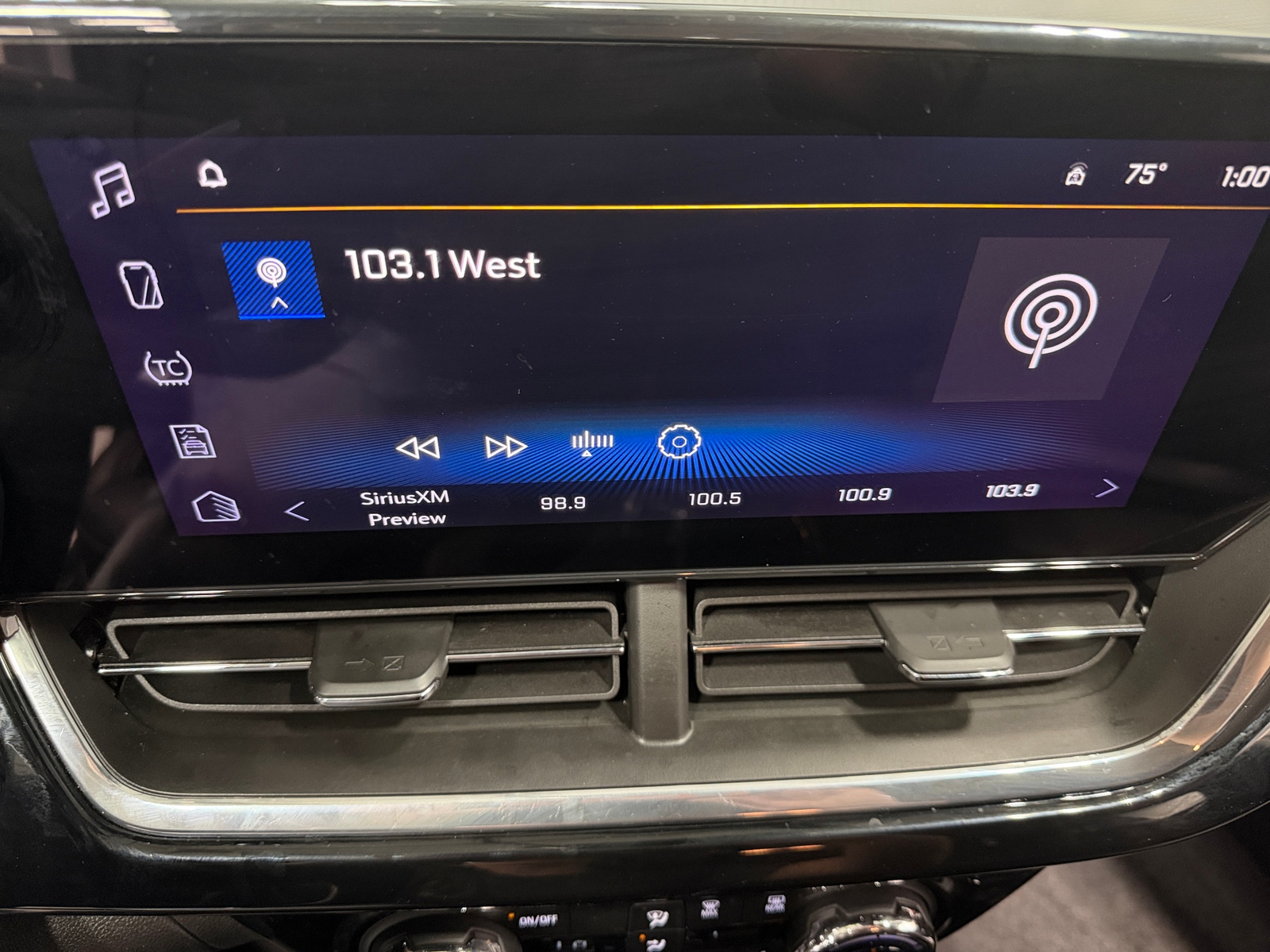 Thumbnail: 2025 Chevrolet Trax - 3