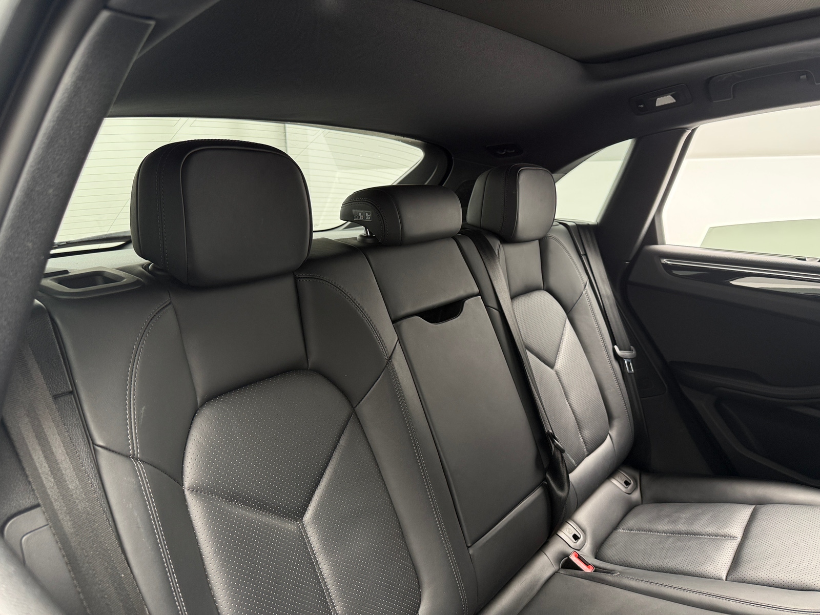 Thumbnail: 2017 Porsche Macan - 6
