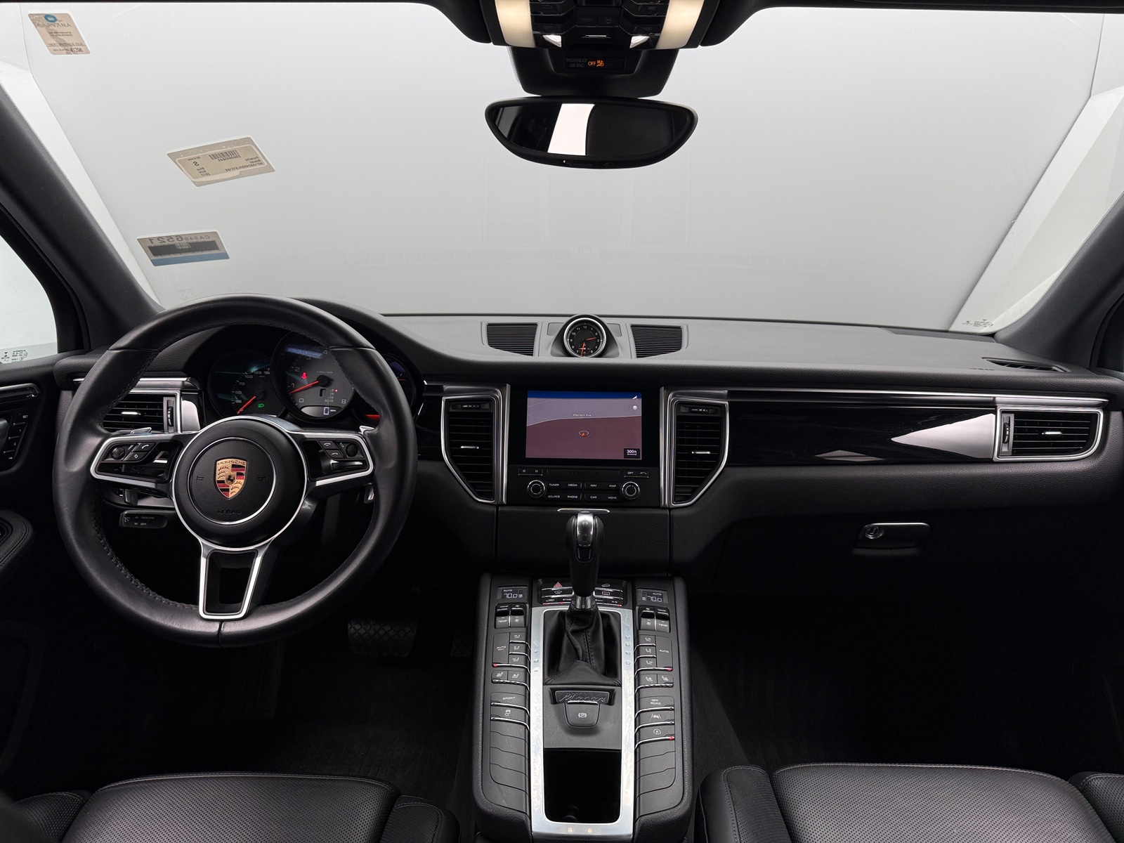 Thumbnail: 2017 Porsche Macan - 3