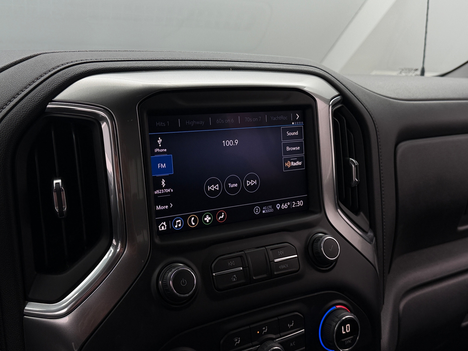 Thumbnail: 2020 Chevrolet Silverado 1500 - 4