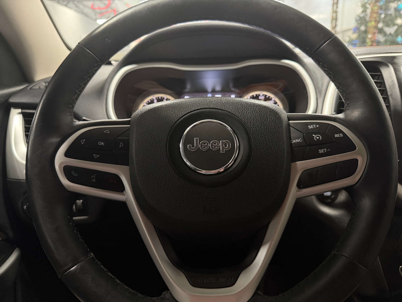 Thumbnail: 2017 Jeep Cherokee - 4