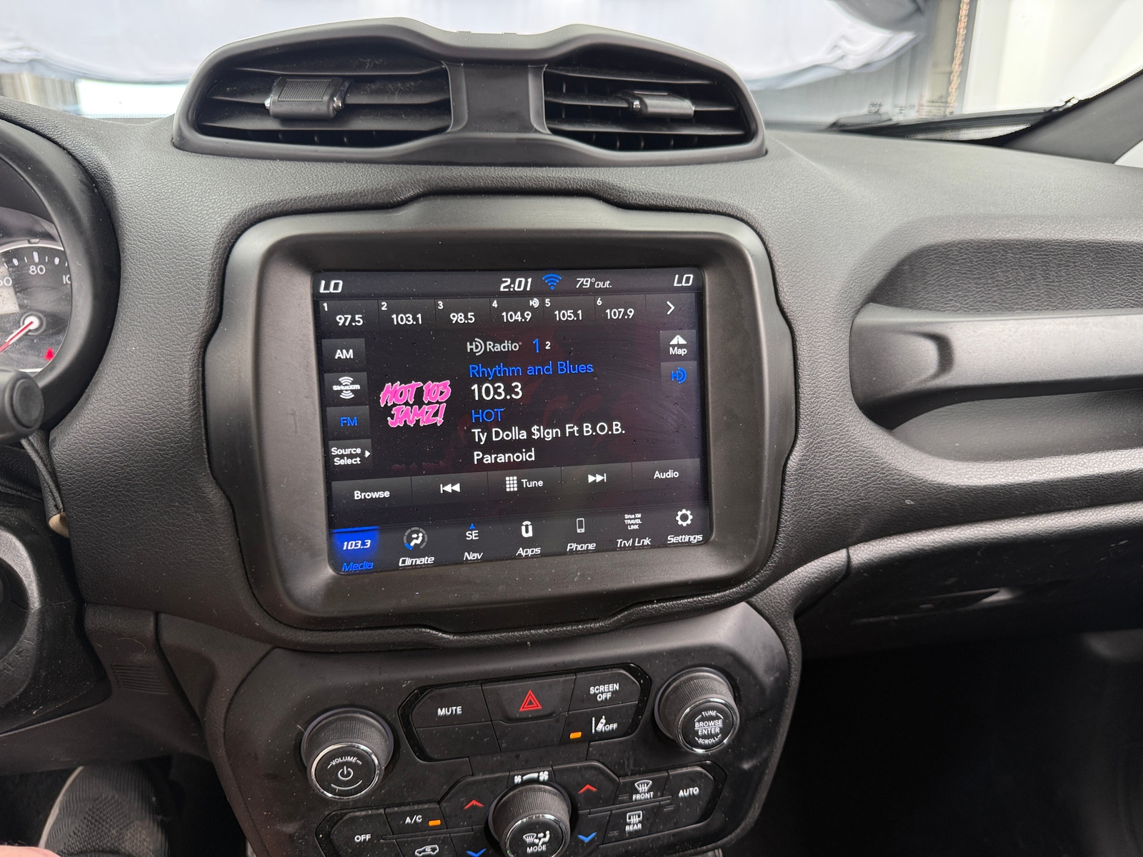 Thumbnail: 2022 Jeep Renegade - 4