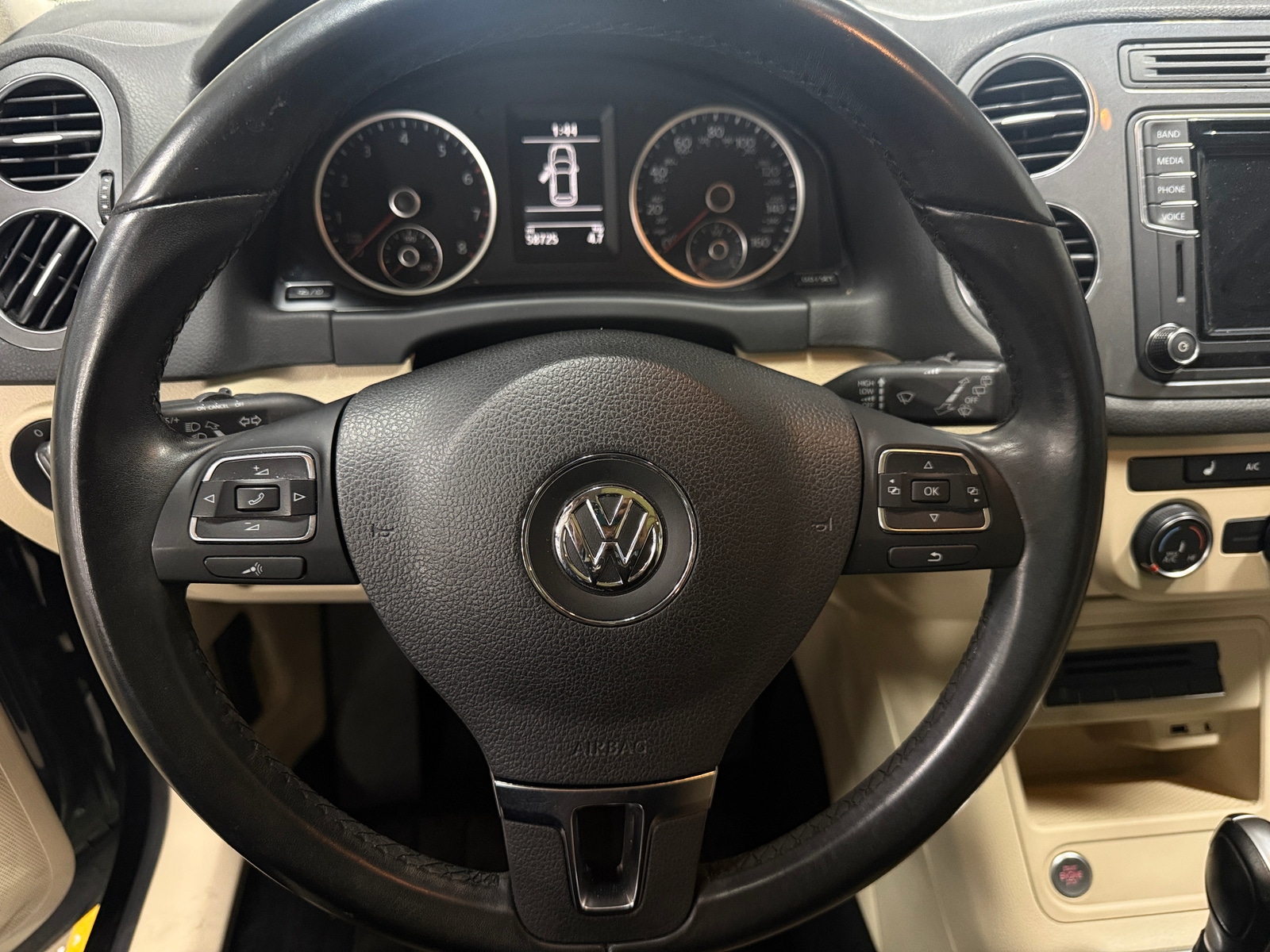 Thumbnail: 2017 Volkswagen Tiguan - 4