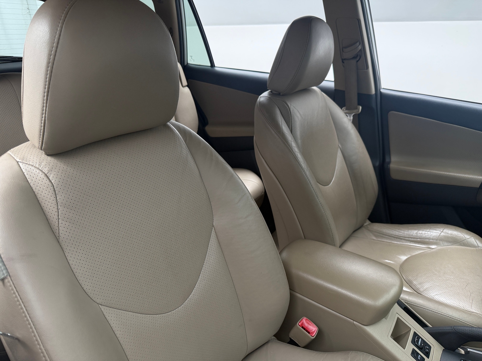 Thumbnail: 2011 Toyota RAV4 - 2