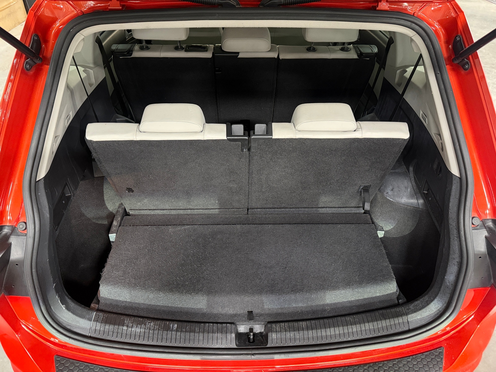 Thumbnail: 2019 Volkswagen Tiguan - 6