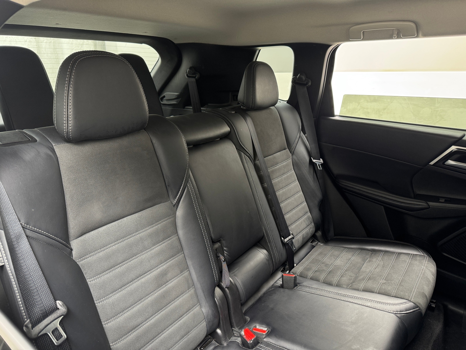 Thumbnail: 2025 Mitsubishi Outlander - 5