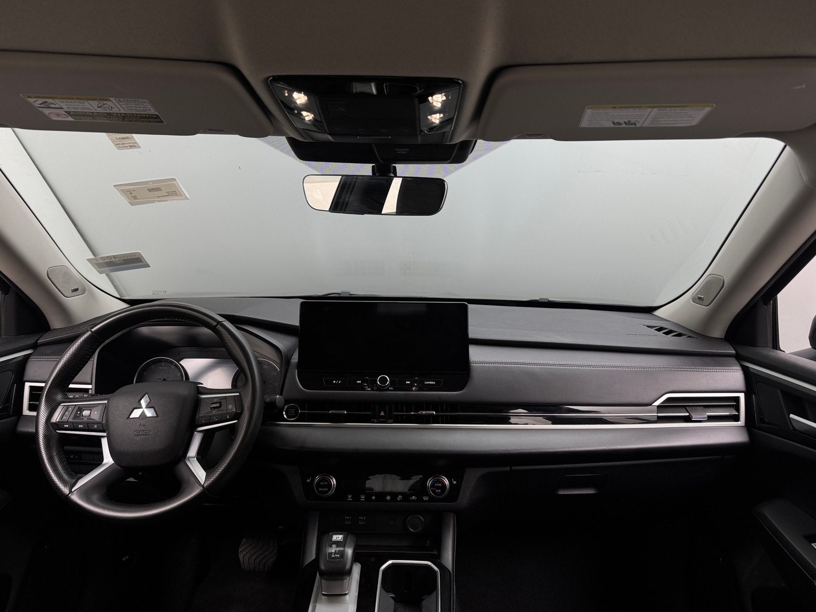 Thumbnail: 2025 Mitsubishi Outlander - 2