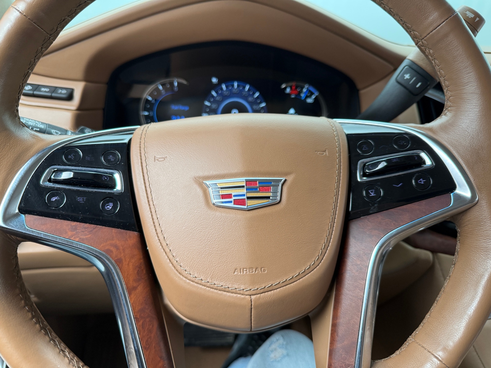Thumbnail: 2016 Cadillac Escalade - 4