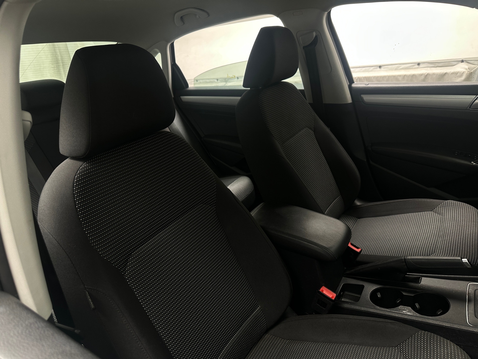 Thumbnail: 2016 Volkswagen Passat - 2