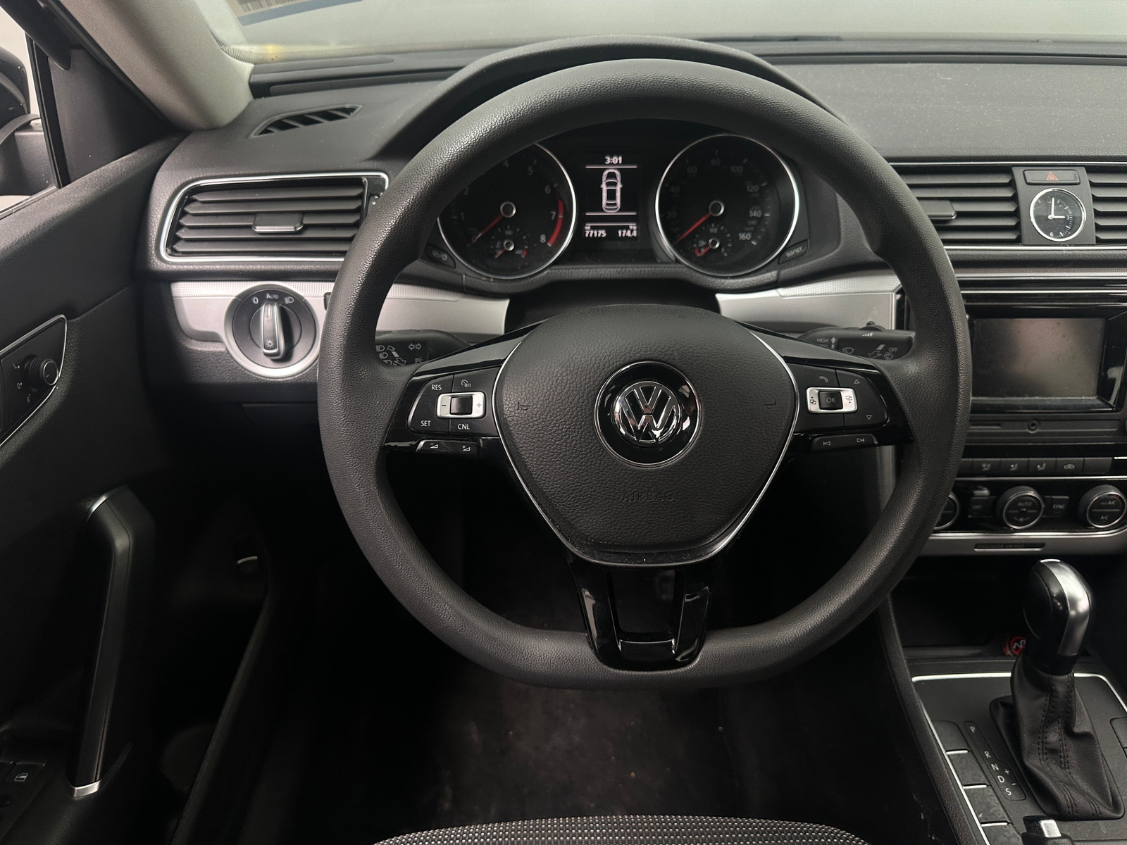 Thumbnail: 2016 Volkswagen Passat - 5