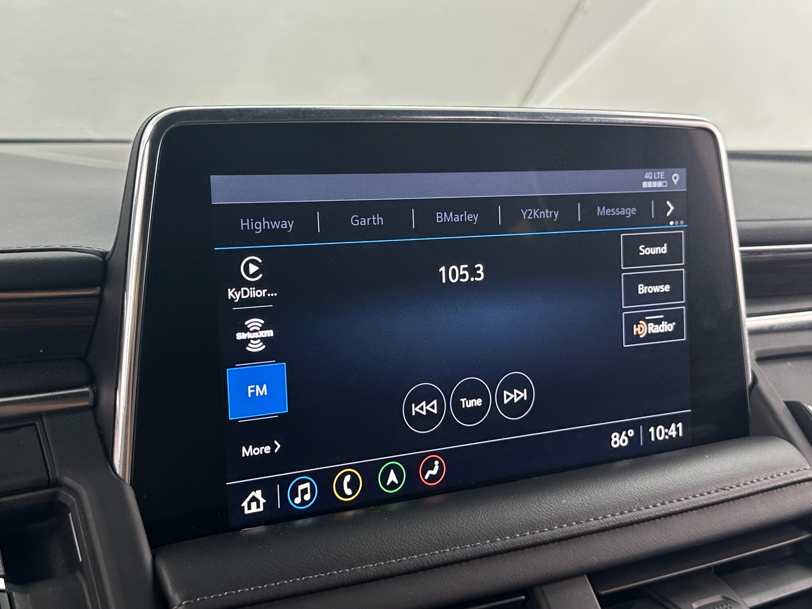 Thumbnail: 2021 Chevrolet Suburban - 3