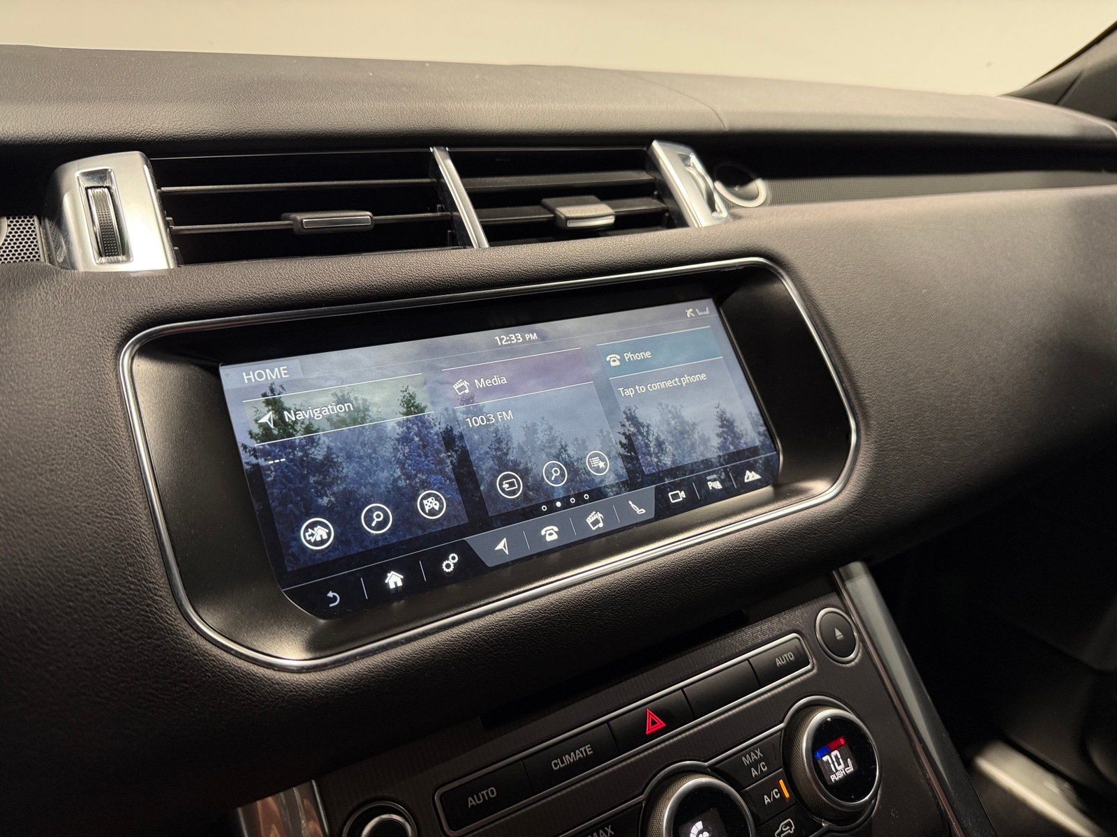 Thumbnail: 2017 Land Rover Range Rover Sport - 3