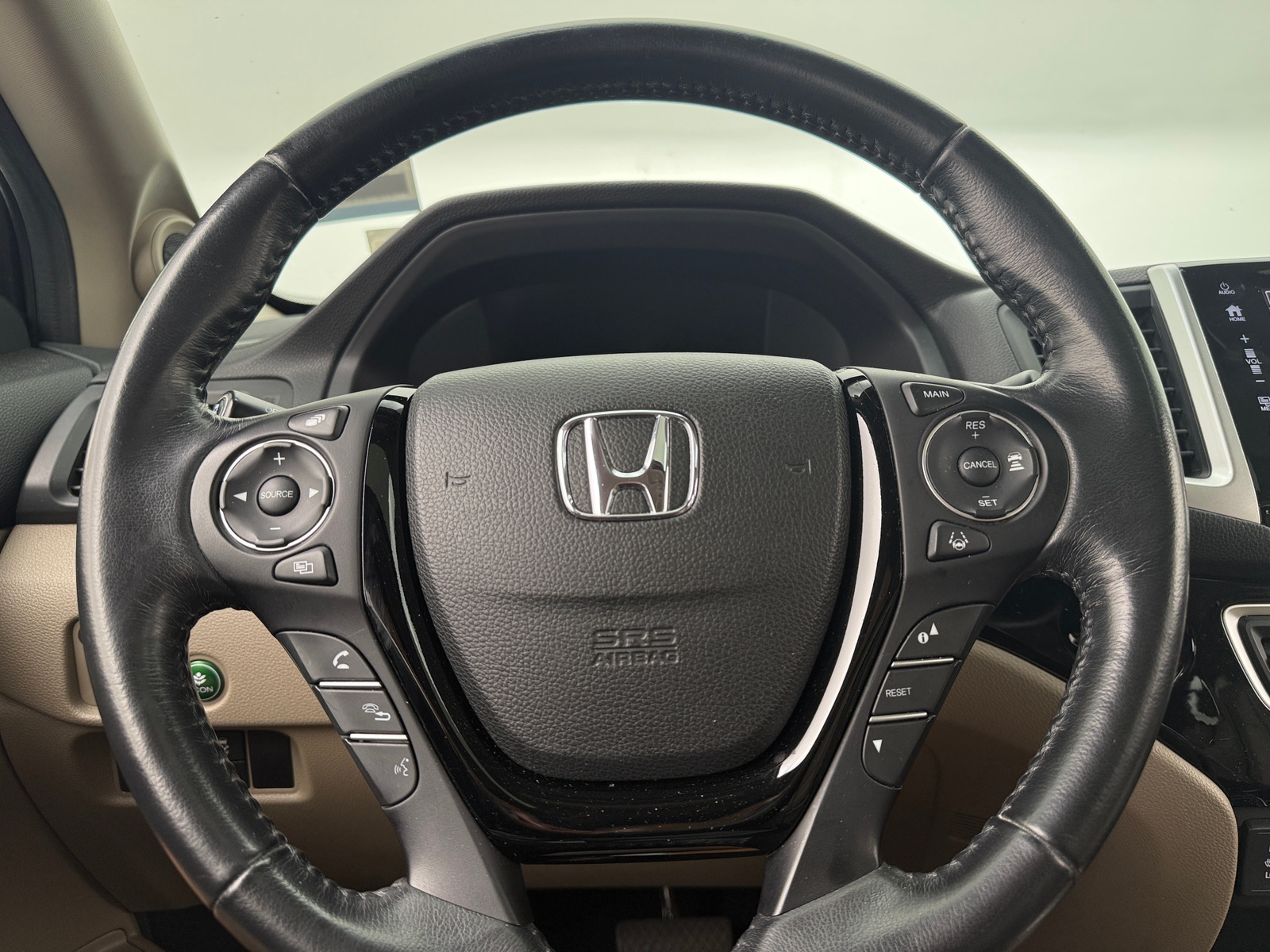 Thumbnail: 2017 Honda Pilot - 4