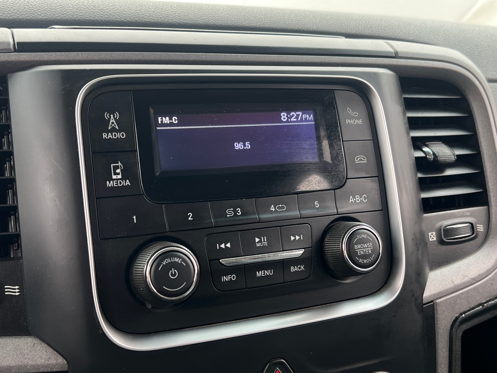 Thumbnail: 2020 RAM 1500 Classic - 3