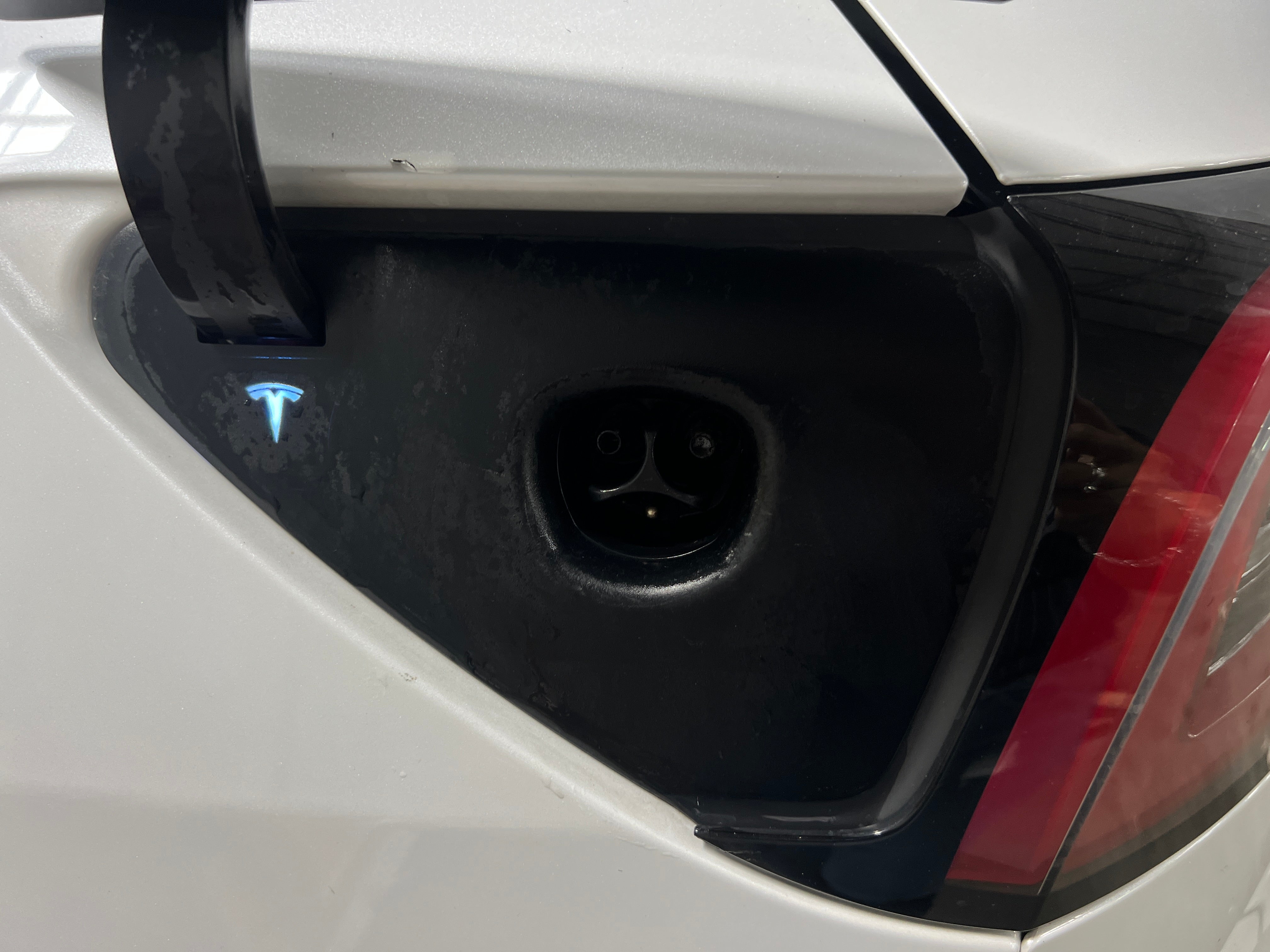 Used 2023 Tesla Model Y Long Range with VIN 7SAYGDEE6PA100271 for sale in Oak Creek, WI