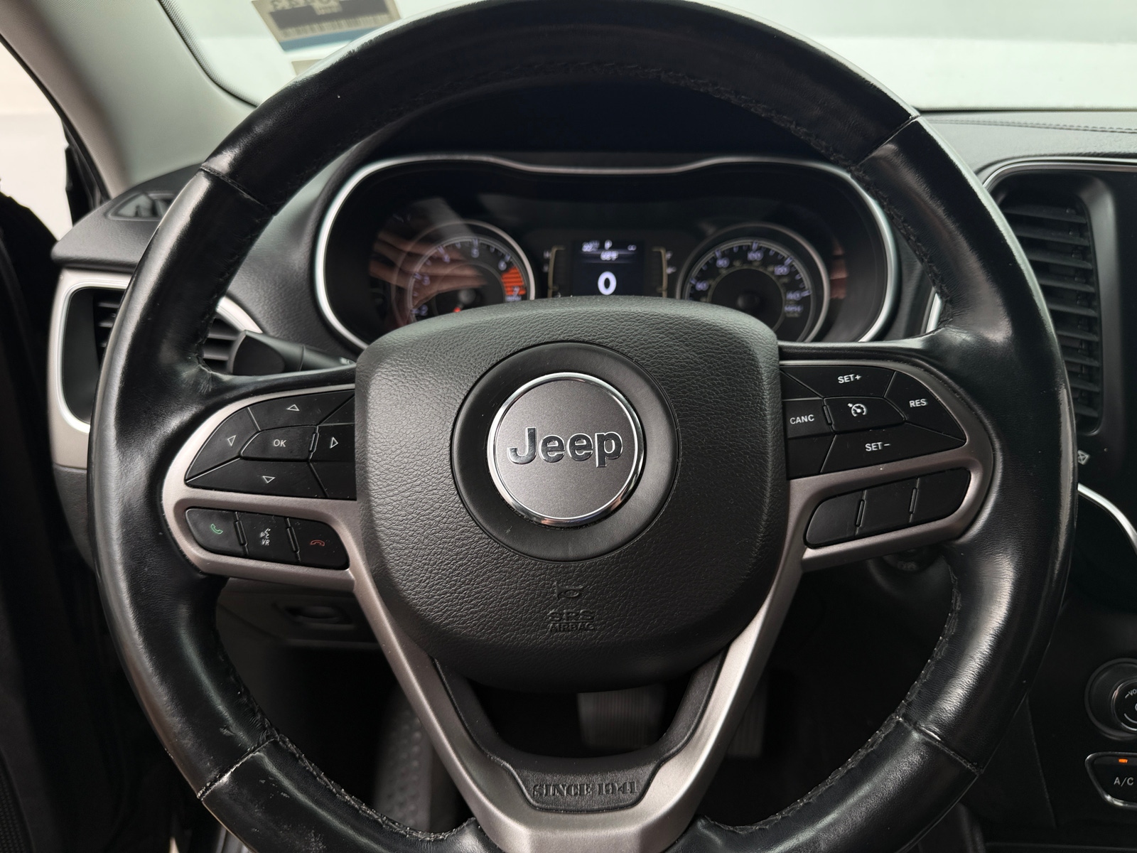 Thumbnail: 2020 Jeep Cherokee - 5