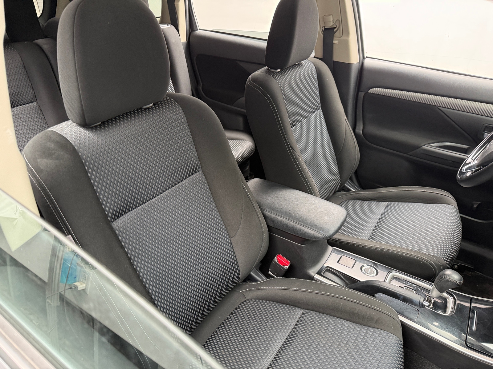 Thumbnail: 2017 Mitsubishi Outlander - 2