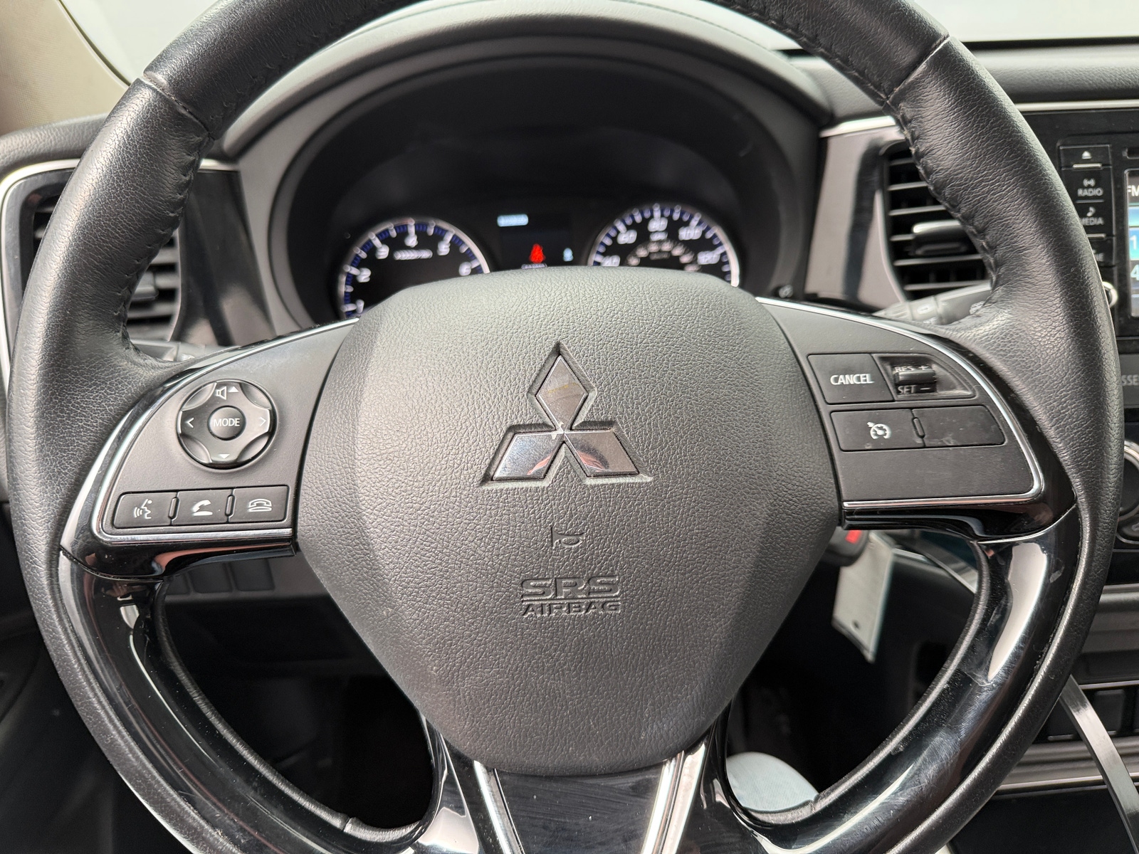 Thumbnail: 2017 Mitsubishi Outlander - 5