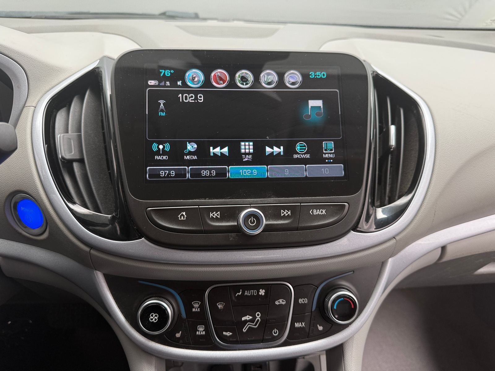 Thumbnail: 2018 Chevrolet Volt - 3