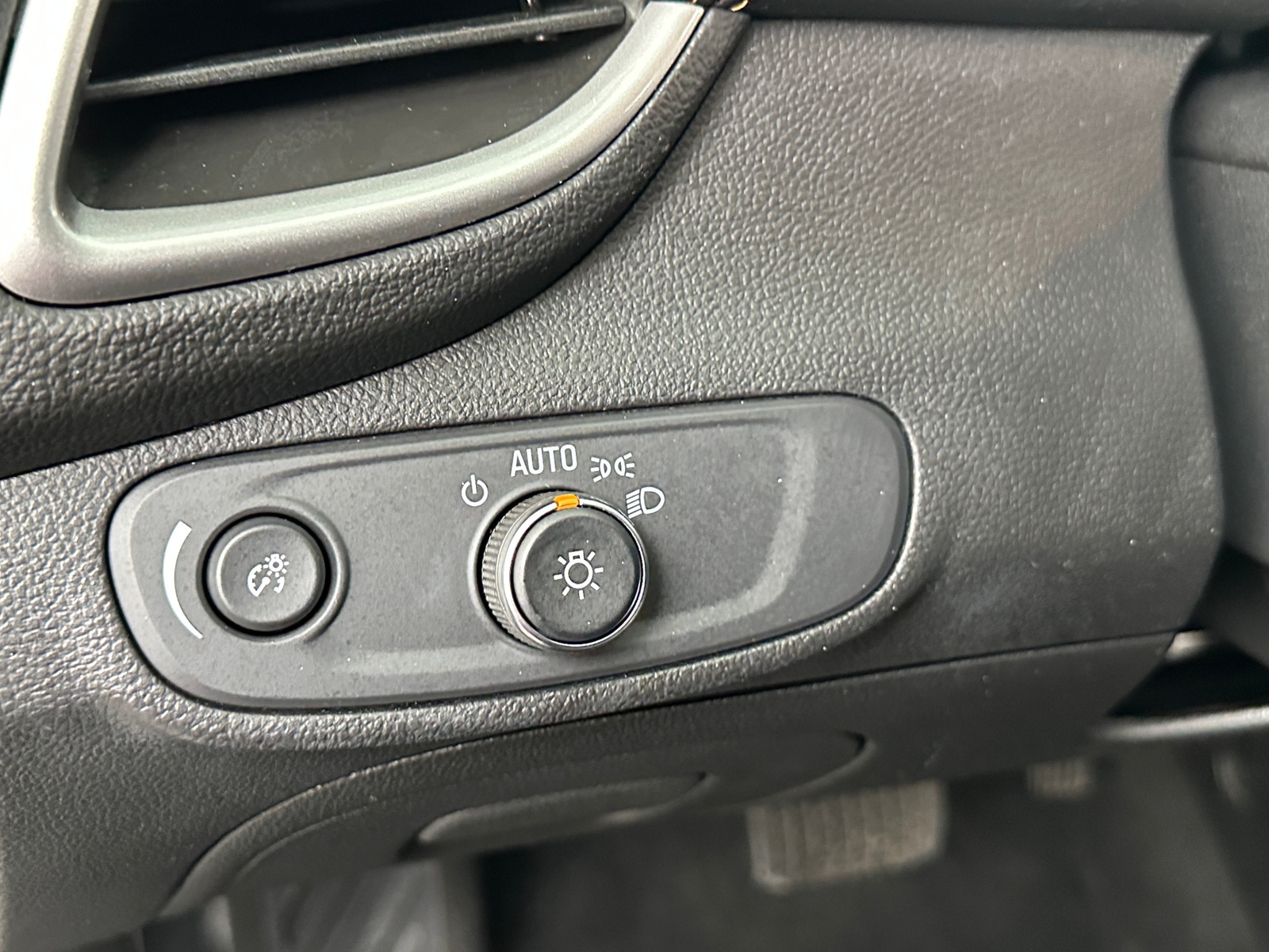 Thumbnail: 2020 Chevrolet Trax - 4