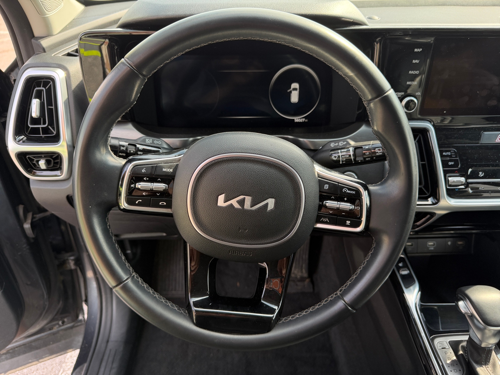 Thumbnail: 2023 Kia Sorento - 4