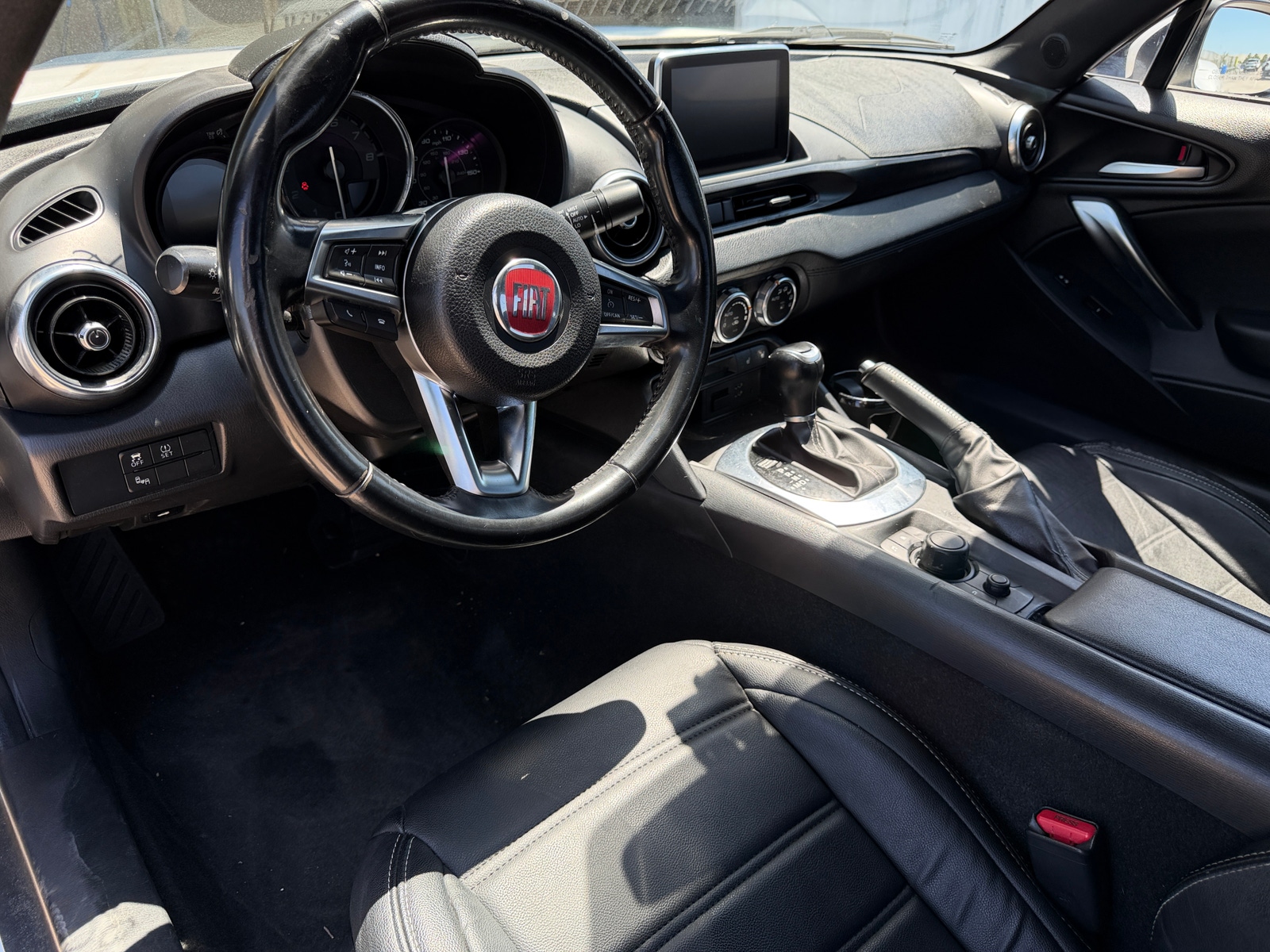 Thumbnail: 2017 Fiat 124 Spider - 3