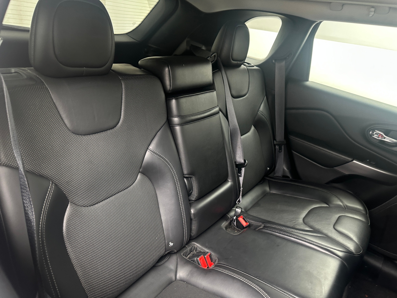 Thumbnail: 2019 Jeep Cherokee - 5