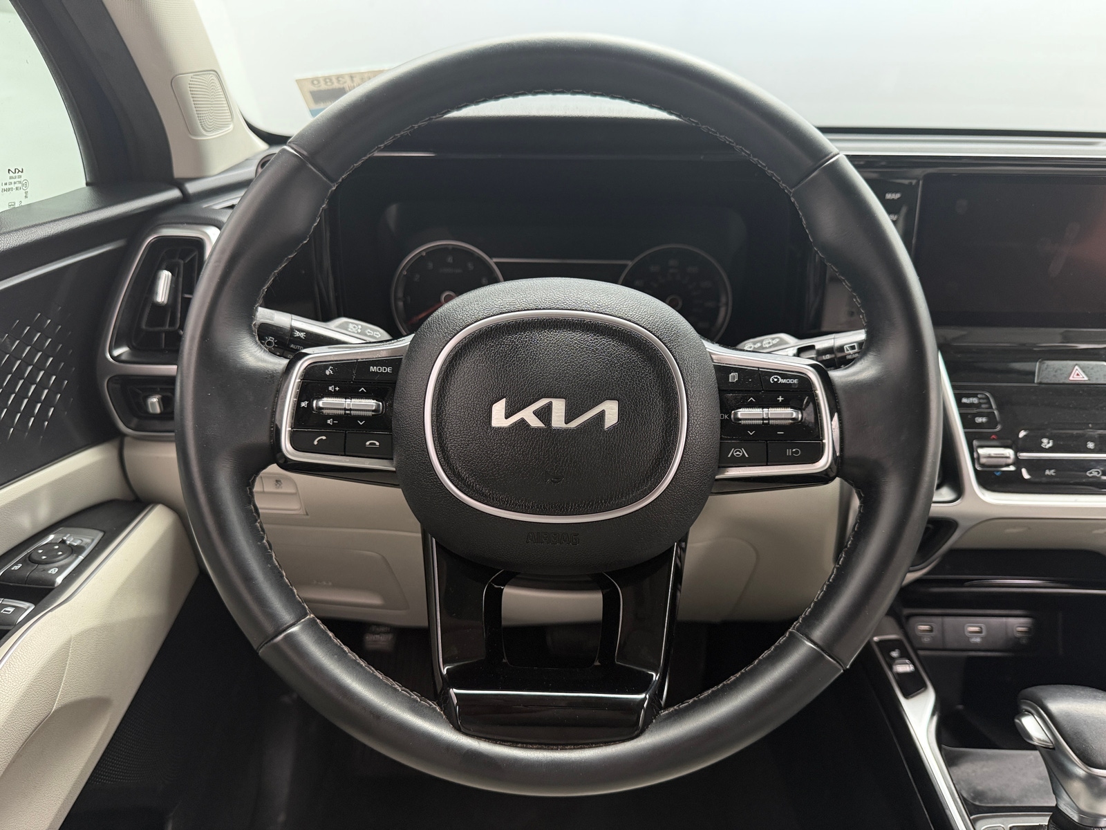 Thumbnail: 2022 Kia Sorento - 4