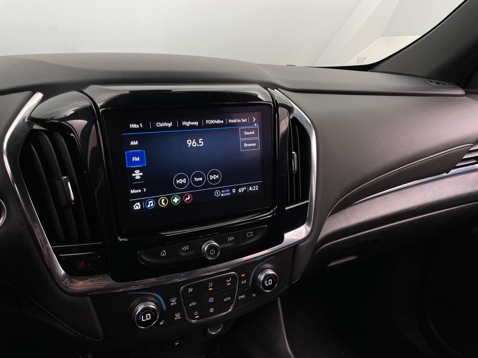 Thumbnail: 2023 Chevrolet Traverse - 3
