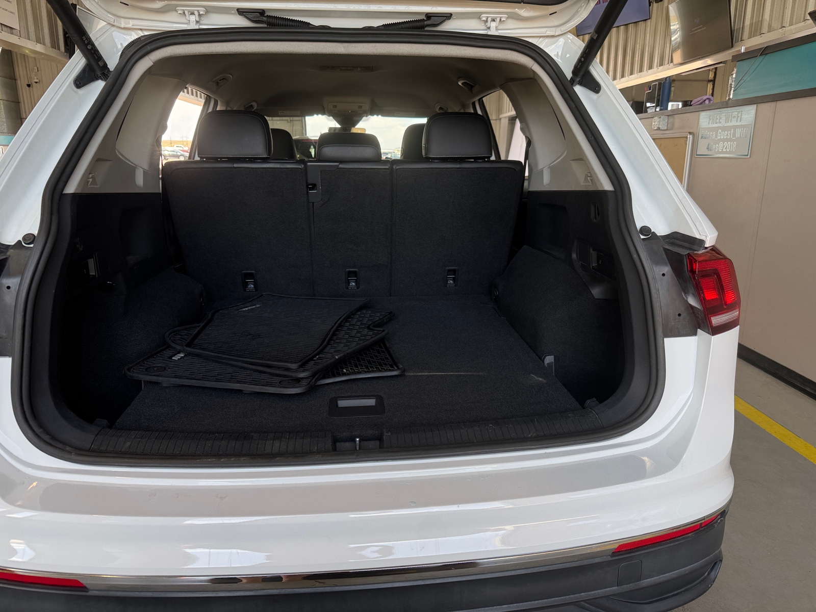 Thumbnail: 2022 Volkswagen Tiguan - 6