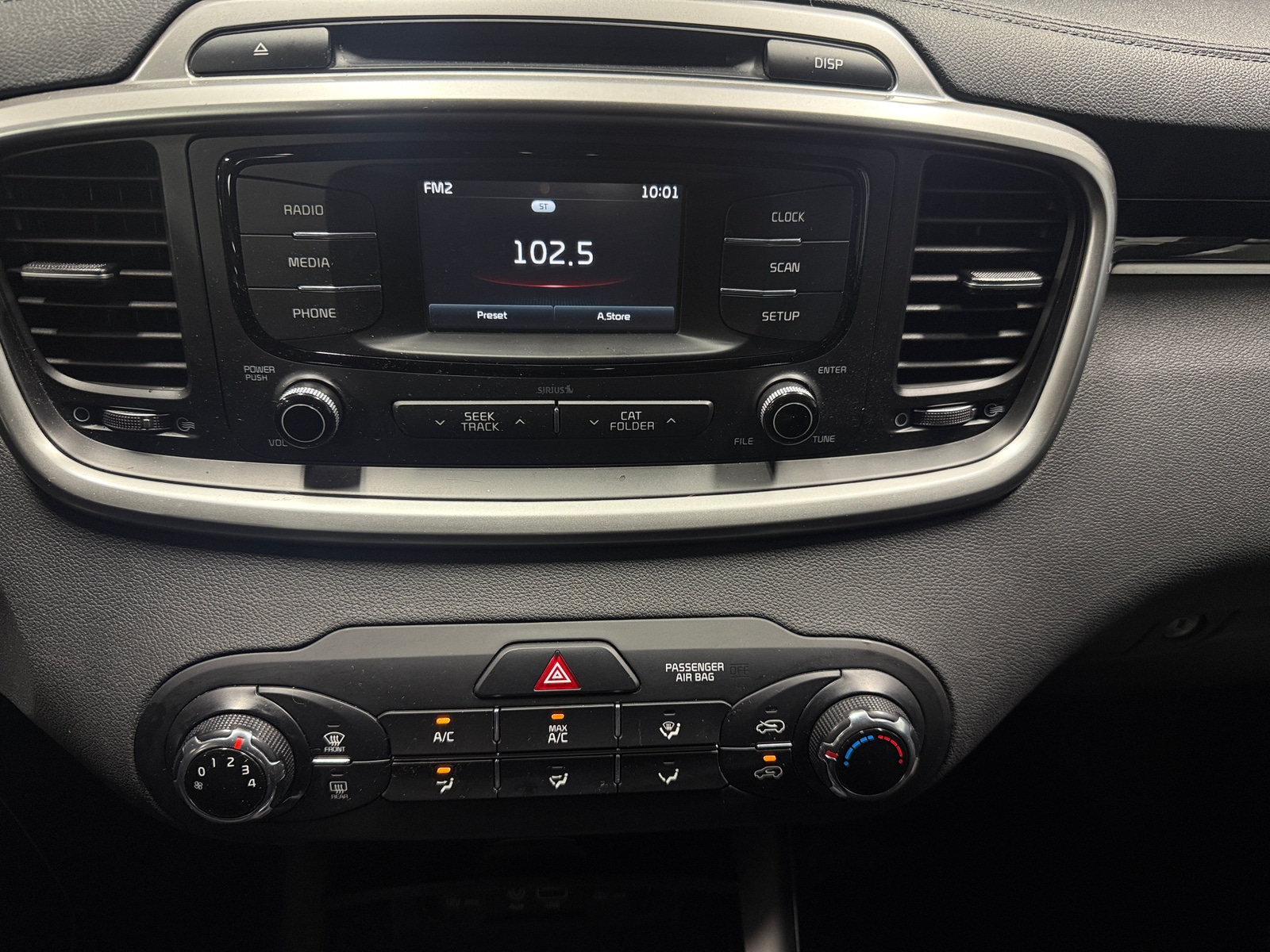 Thumbnail: 2017 Kia Sorento - 4