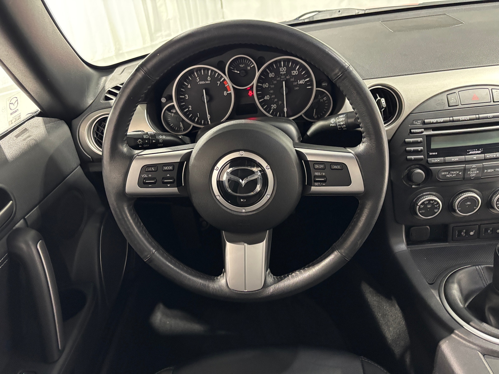 Thumbnail: 2011 Mazda MX-5 Miata - 4