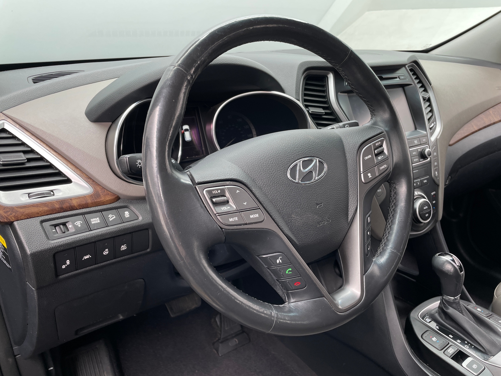 Thumbnail: 2017 Hyundai Santa Fe - 4