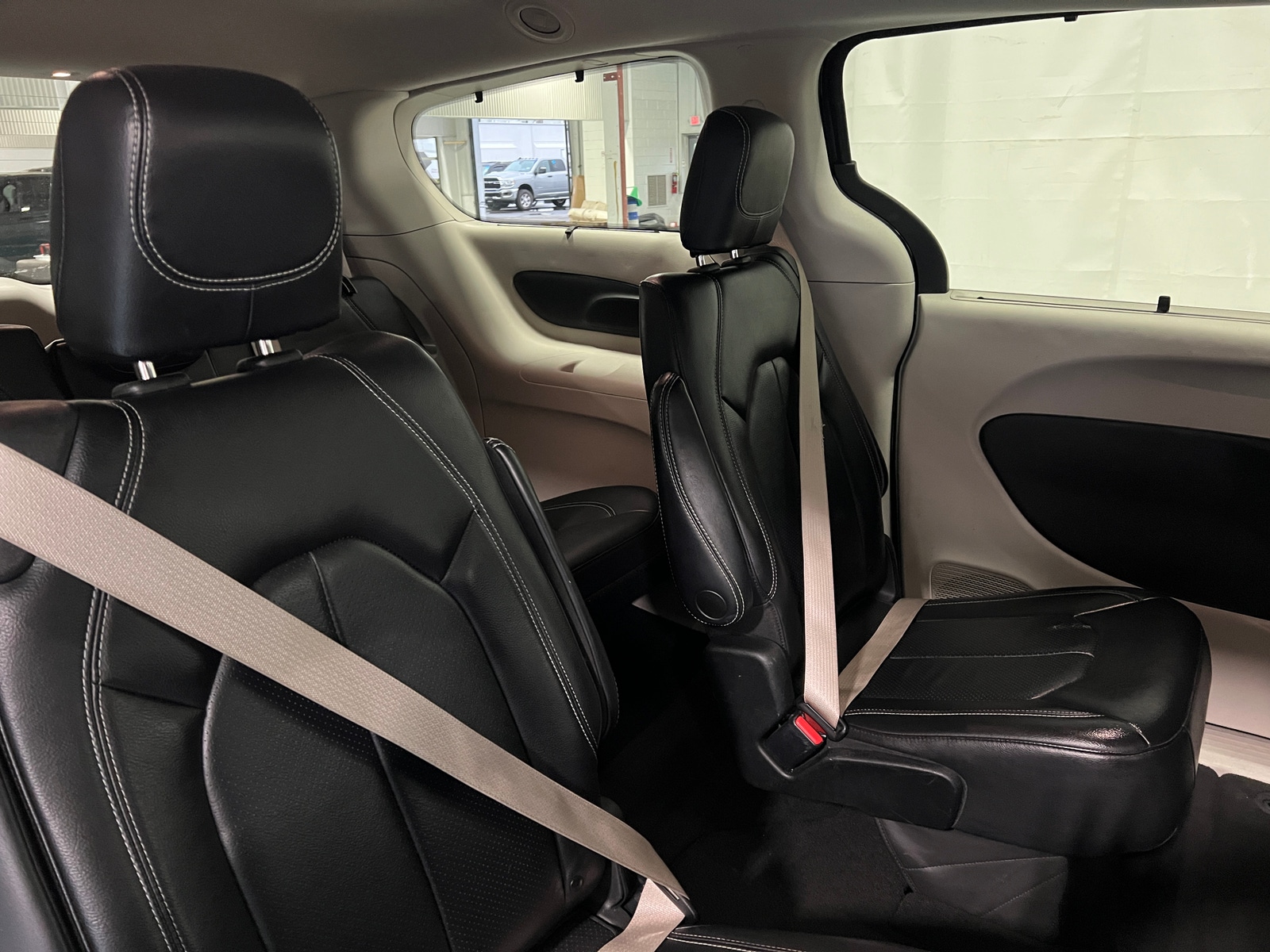 Thumbnail: 2022 Chrysler Pacifica - 5