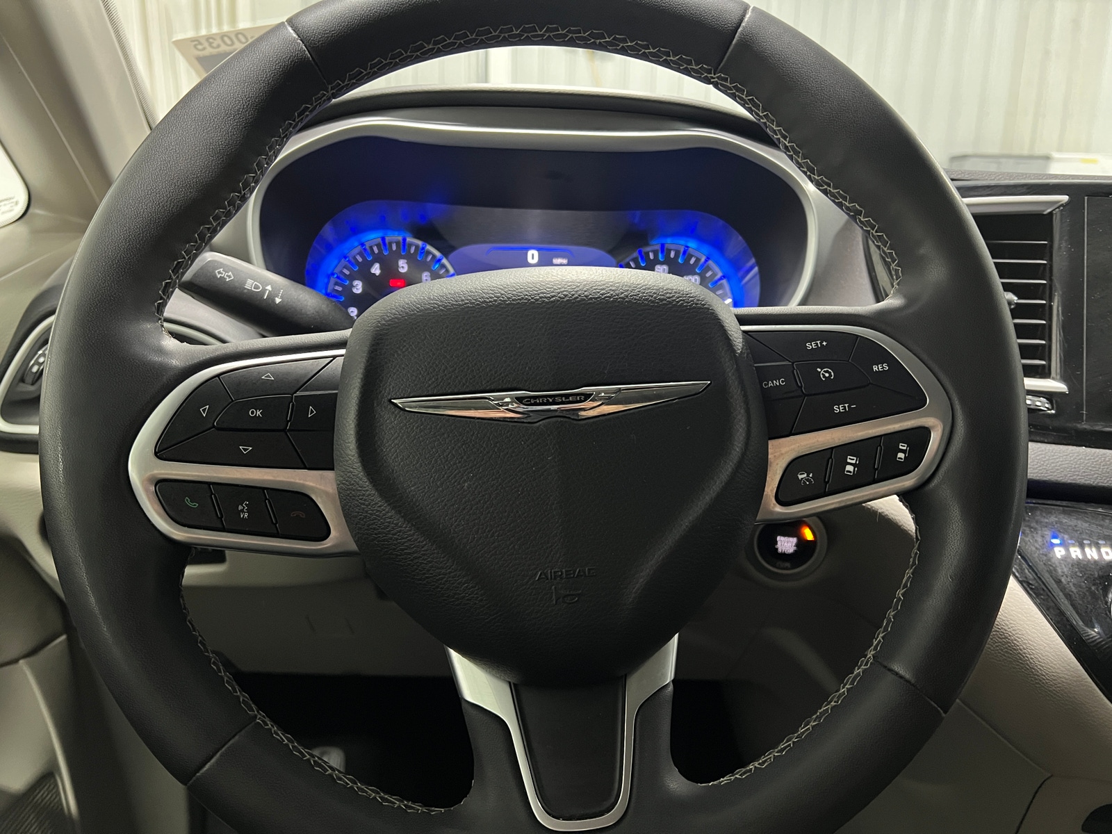 Thumbnail: 2022 Chrysler Pacifica - 4