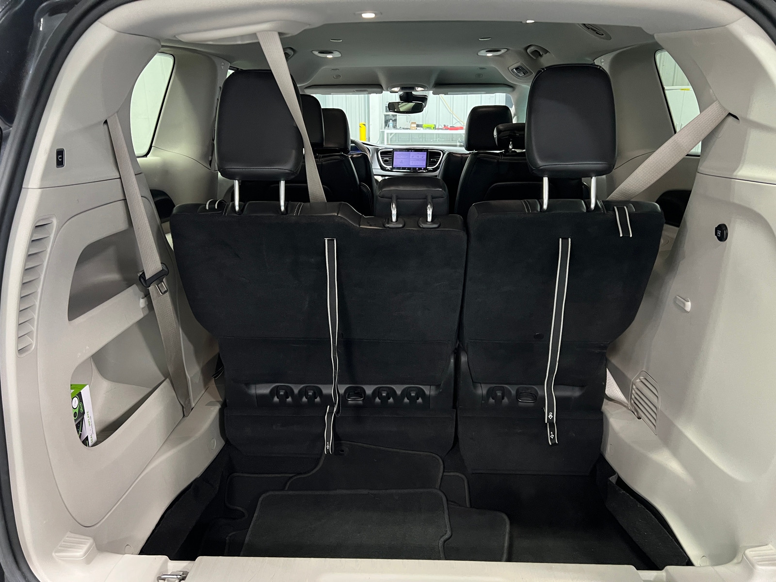 Thumbnail: 2022 Chrysler Pacifica - 6