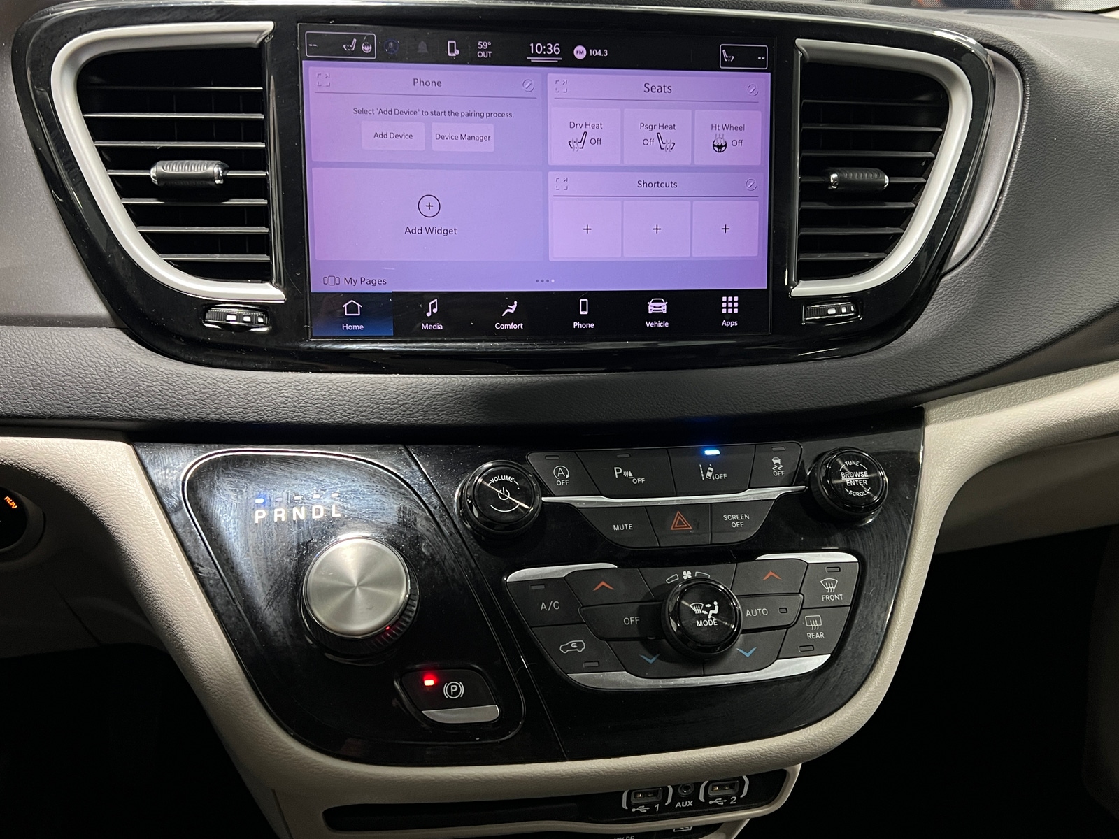 Thumbnail: 2022 Chrysler Pacifica - 3