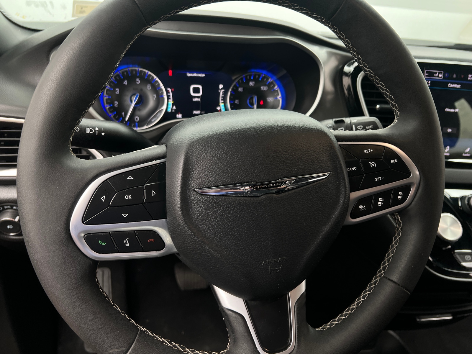 Thumbnail: 2025 Chrysler Pacifica - 4