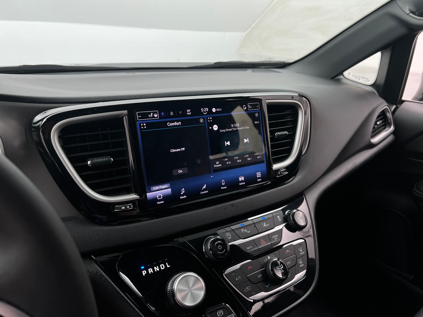 Thumbnail: 2025 Chrysler Pacifica - 3