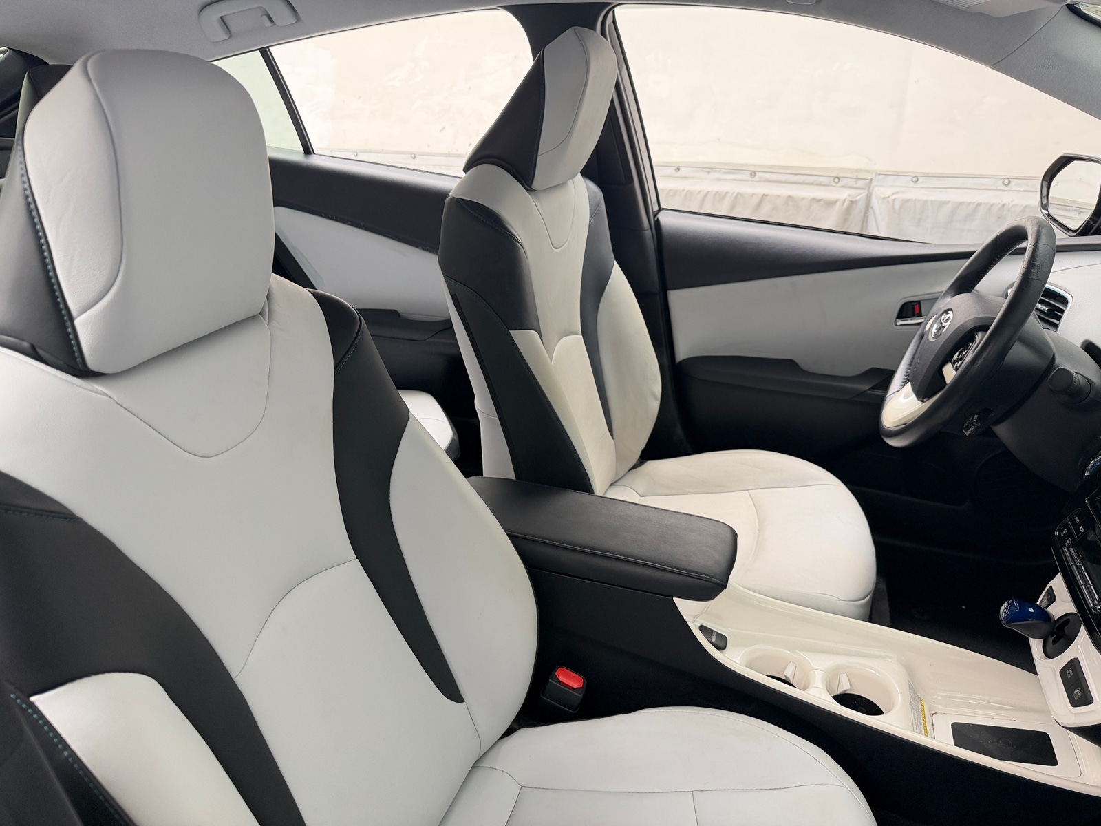 Thumbnail: 2016 Toyota Prius - 2