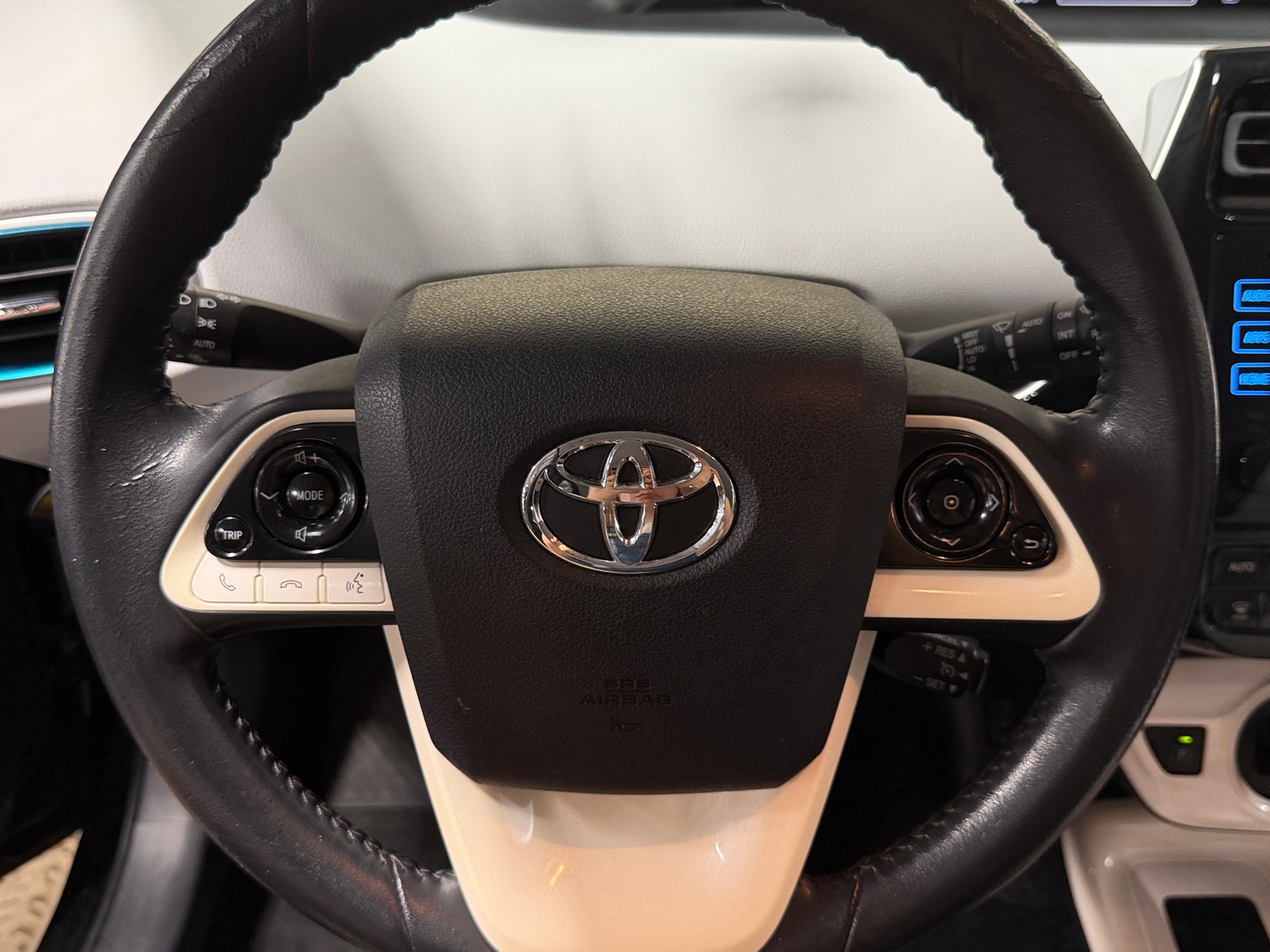 Thumbnail: 2016 Toyota Prius - 5