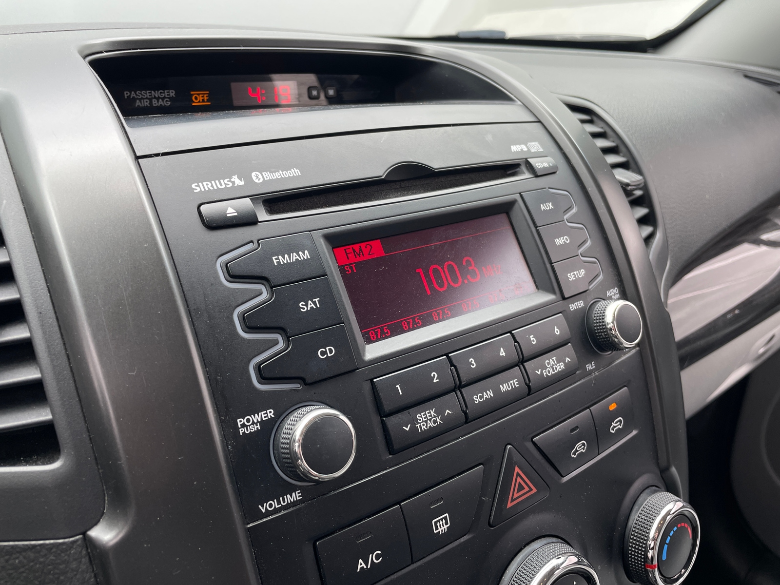 Thumbnail: 2012 Kia Sorento - 4