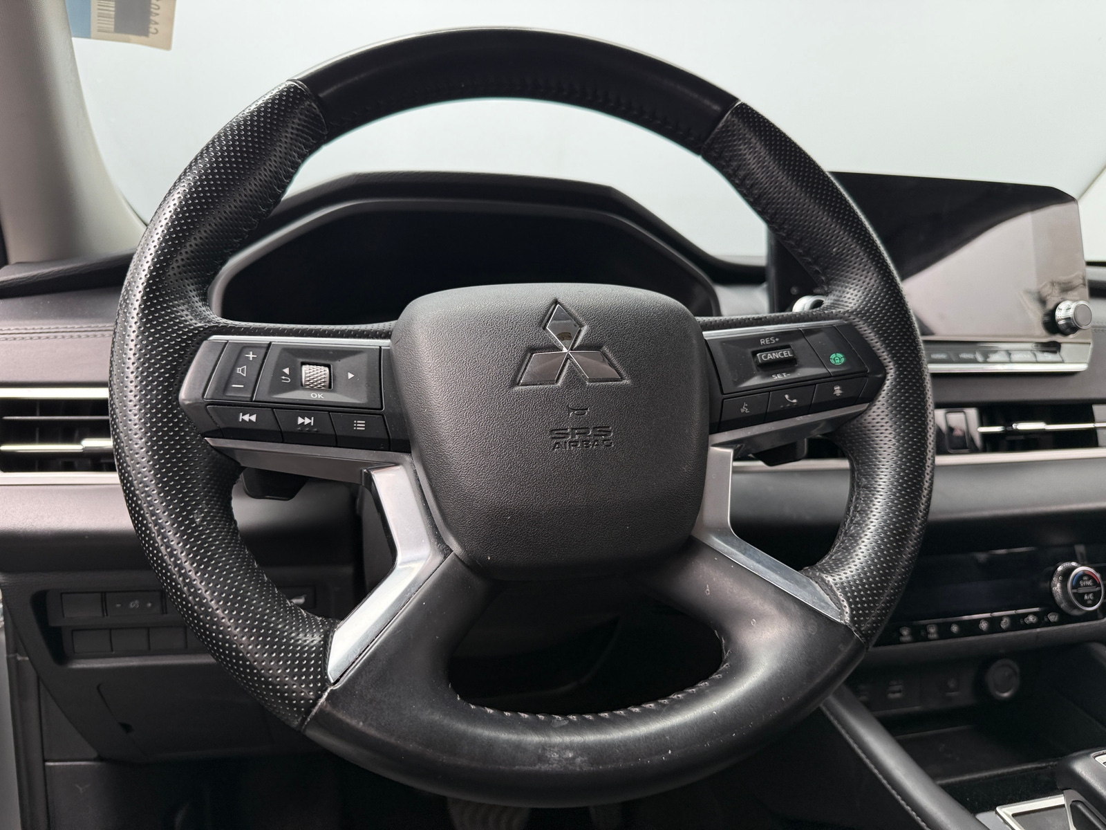 Thumbnail: 2024 Mitsubishi Outlander - 4