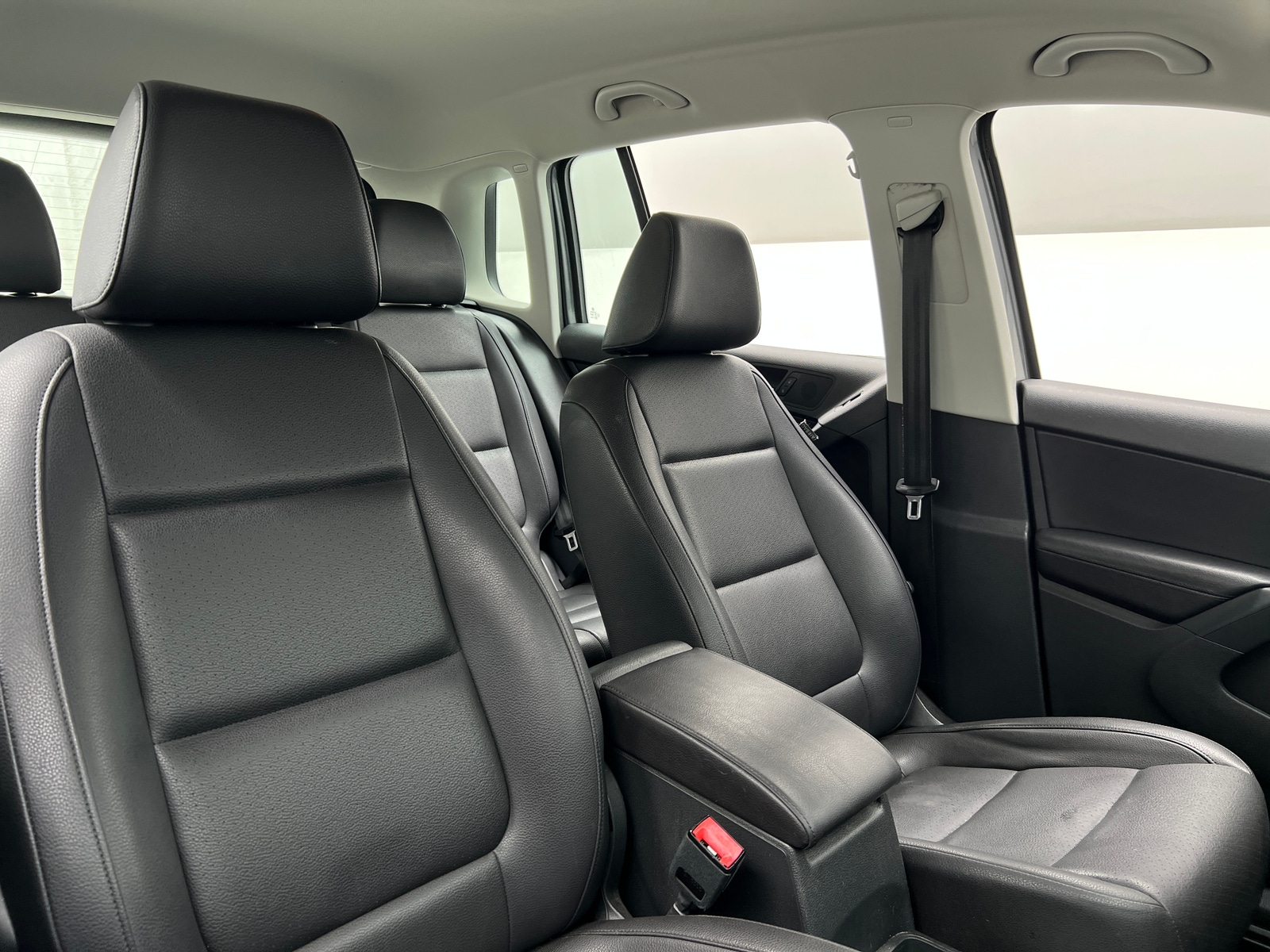 Thumbnail: 2016 Volkswagen Tiguan - 2
